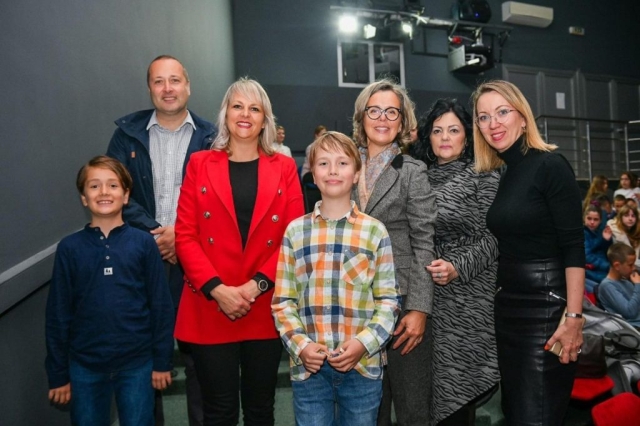 IMG-909f233be193e7ee14b5253fabdf26d6-V